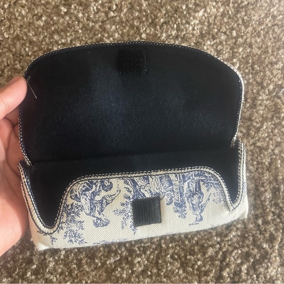 Blue Toile Vintage  Print Glasses Case - Picture 5 of 6